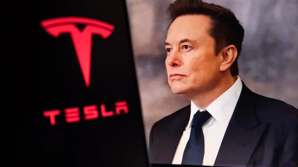 Elon,Musk,,Ceo,Of,Tesla,,In,A,Formal,Suit,With